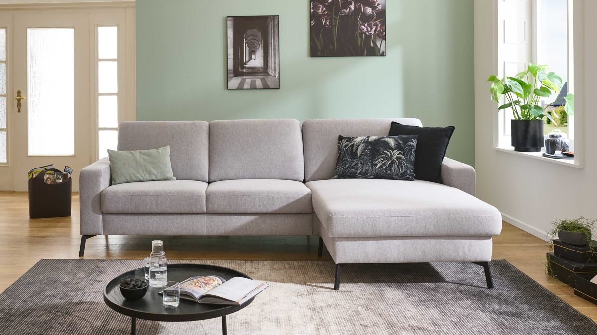 Ecksofa COMFORT SMART aus Stoff in Hellgrau COMFORT SMART Anuk - Ecksofa hellgrauer Bezug Simply Clean – Stellfläche ca. 241 x 166 cm